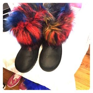 Black rainbow fur boots